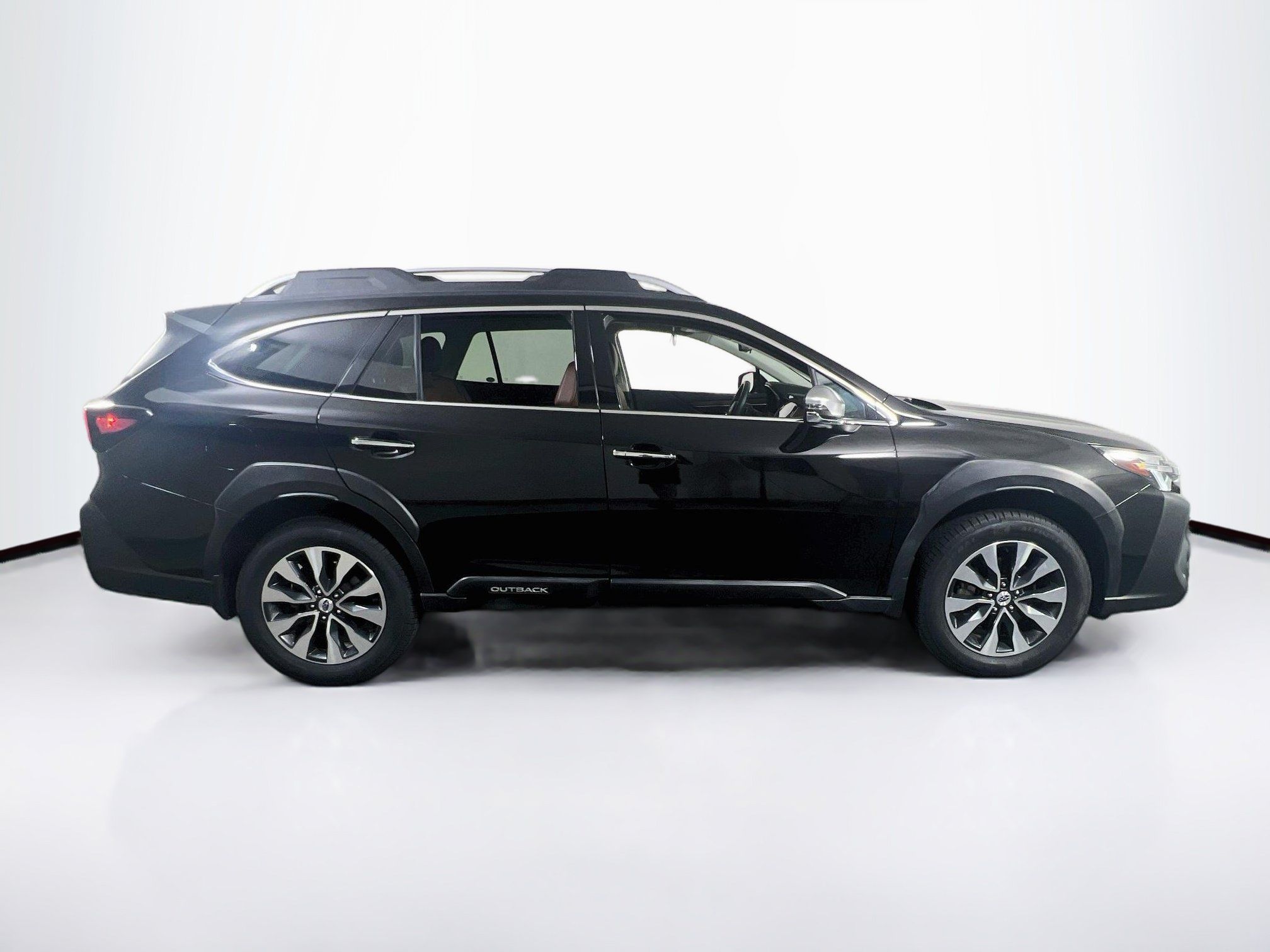 Used 2023 Subaru Outback Touring AWD/4WD image 4