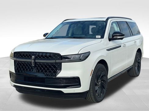 New 2026 Lincoln Navigator Reserve w/ Jet Appearance Package AWD/4WD image 1