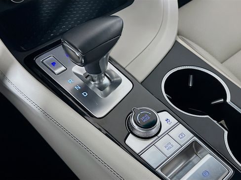 Used 2025 Genesis G70 2.5T RWD image 25