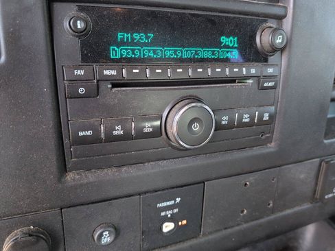 Used 2017 Chevrolet Express 2500 RWD image 16