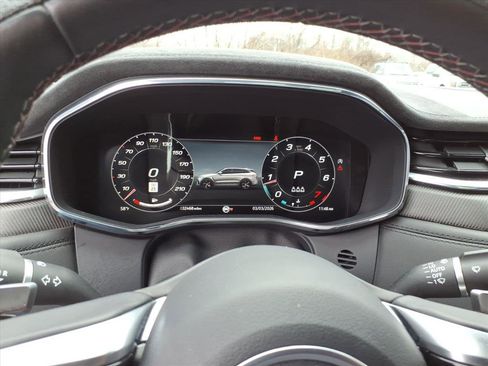 Used 2024 Jaguar F-PACE SVR image 19