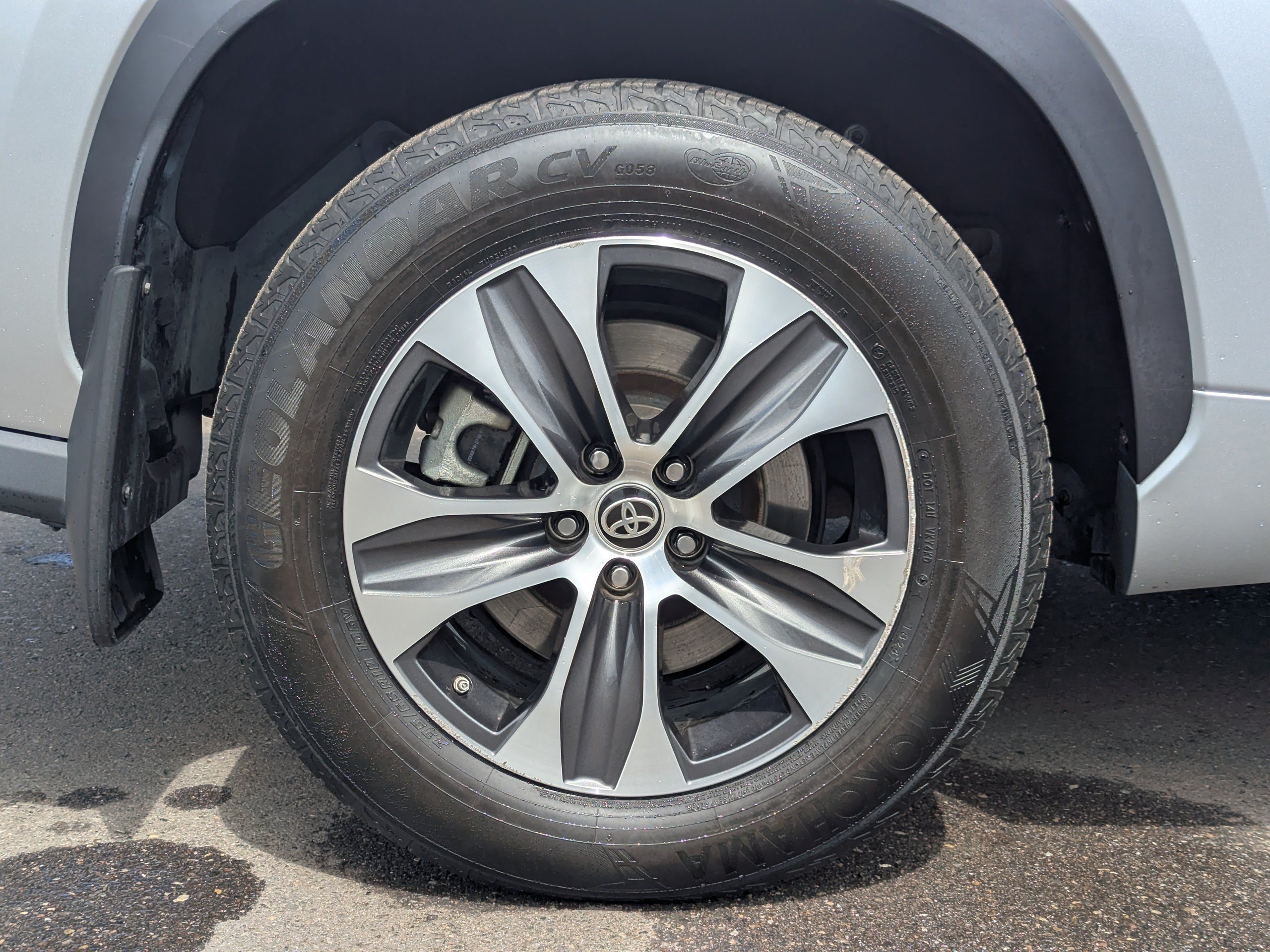 Used 2021 Toyota Highlander XLE AWD/4WD image 47