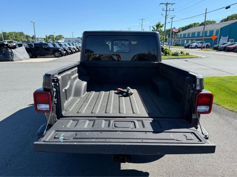 Used 2021 Jeep Gladiator Sport AWD/4WD image 8
