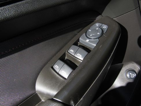 Used 2023 Chevrolet TrailBlazer RS w/ Sun and Liftgate Package image 23