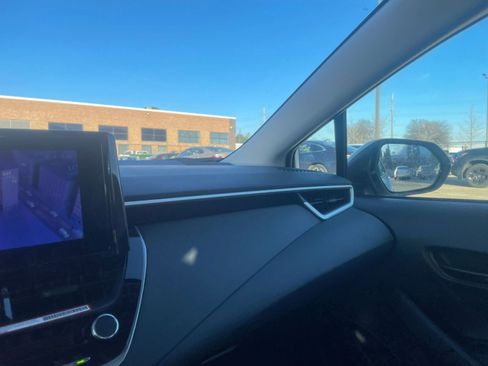 Used 2025 Toyota Corolla LE image 35