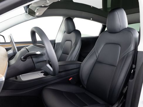 Used 2023 Tesla Model Y Long Range image 15