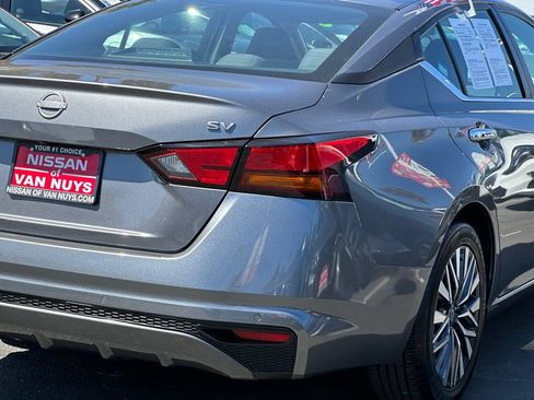 Used 2024 Nissan Altima 2.5 SV FWD image 9