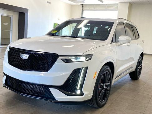 Used 2023 Cadillac XT6 Sport w/ LPO, ONYX Package AWD/4WD image 4