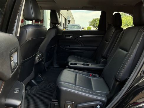 Used 2017 Toyota Highlander Limited FWD image 12