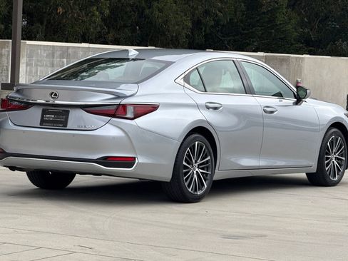 Certified 2025 Lexus ES 300h w/ Premium Package FWD image 8