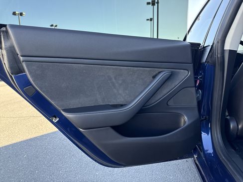 Used 2018 Tesla Model 3 Long Range image 31