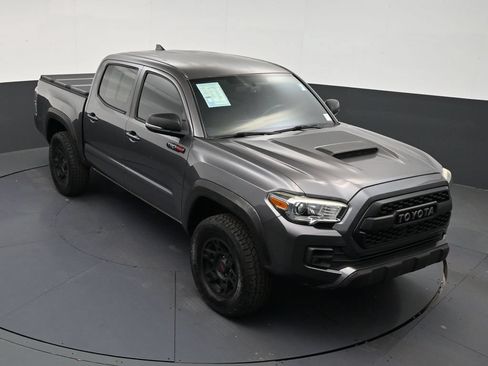 Used 2017 Toyota Tacoma TRD Sport w/ Tow Package RWD image 19