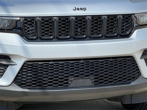 Used 2022 Jeep Grand Cherokee Altitude image 39