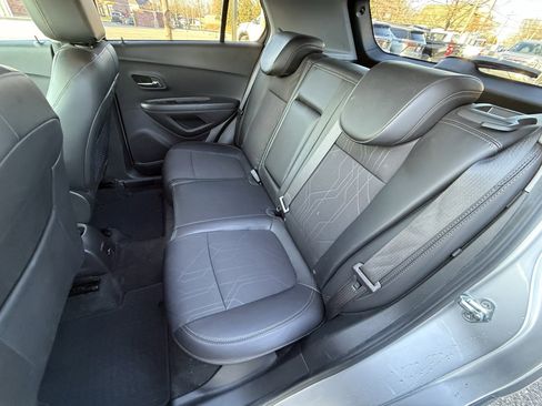 Used 2019 Chevrolet Trax LT w/ LT Convenience Package image 16