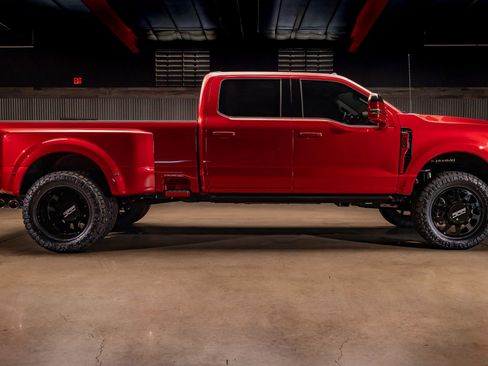 Used 2025 Ford F350 Platinum image 11