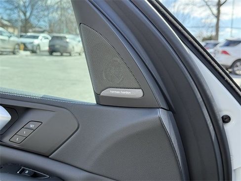 Used 2023 BMW X5 xDrive40i w/ M Sport Package image 25