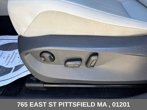 Used 2023 Volkswagen Tiguan SE R-Line AWD/4WD image 16