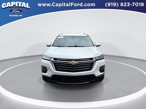 Used 2022 Chevrolet Traverse LT FWD image 3