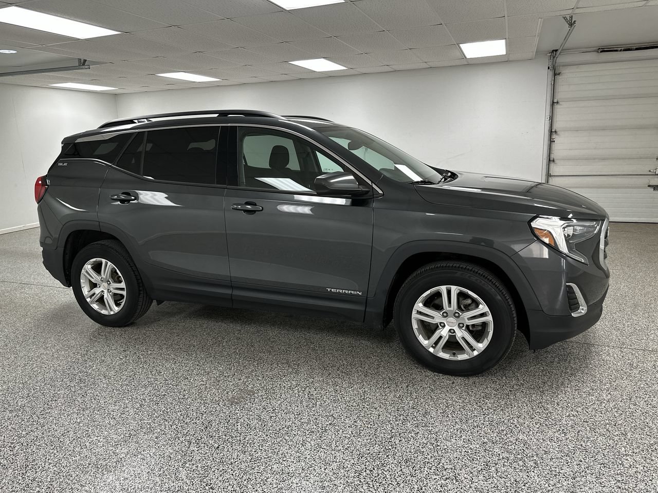 Used 2020 GMC Terrain SLE w/ Driver Convenience Package AWD/4WD image 2