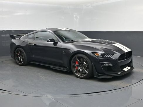 Used 2022 Ford Mustang Shelby GT500 w/ Carbon Fiber Track Pack RWD image 1