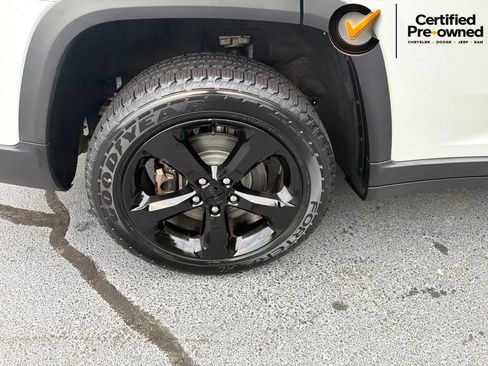 Certified 2023 Jeep Grand Cherokee L Limited w/ Black Appearance Package AWD/4WD image 18