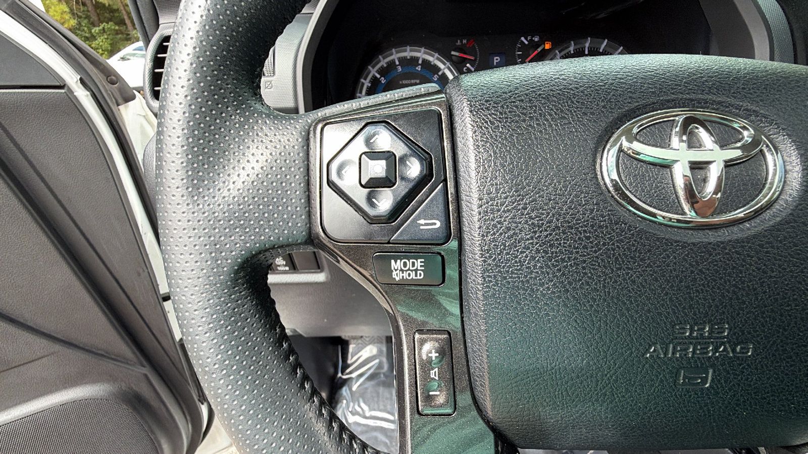 Used 2018 Toyota 4Runner TRD Off-Road Premium AWD/4WD image 28