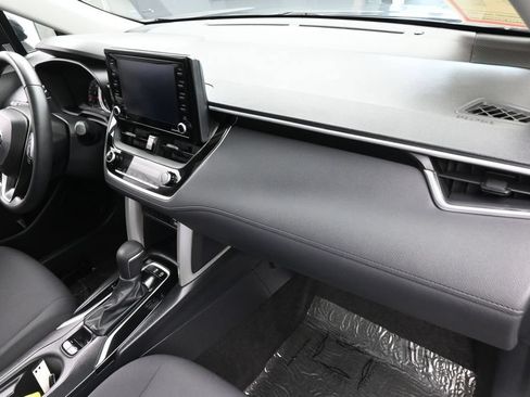 Used 2022 Toyota Corolla Cross LE w/ Moonroof Package FWD image 39