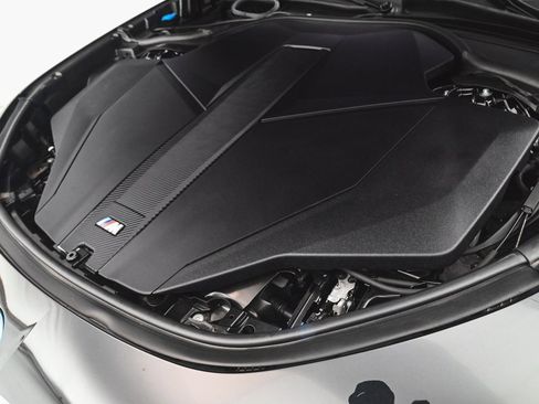 Used 2024 BMW i7 M70 w/ Executive Package image 39