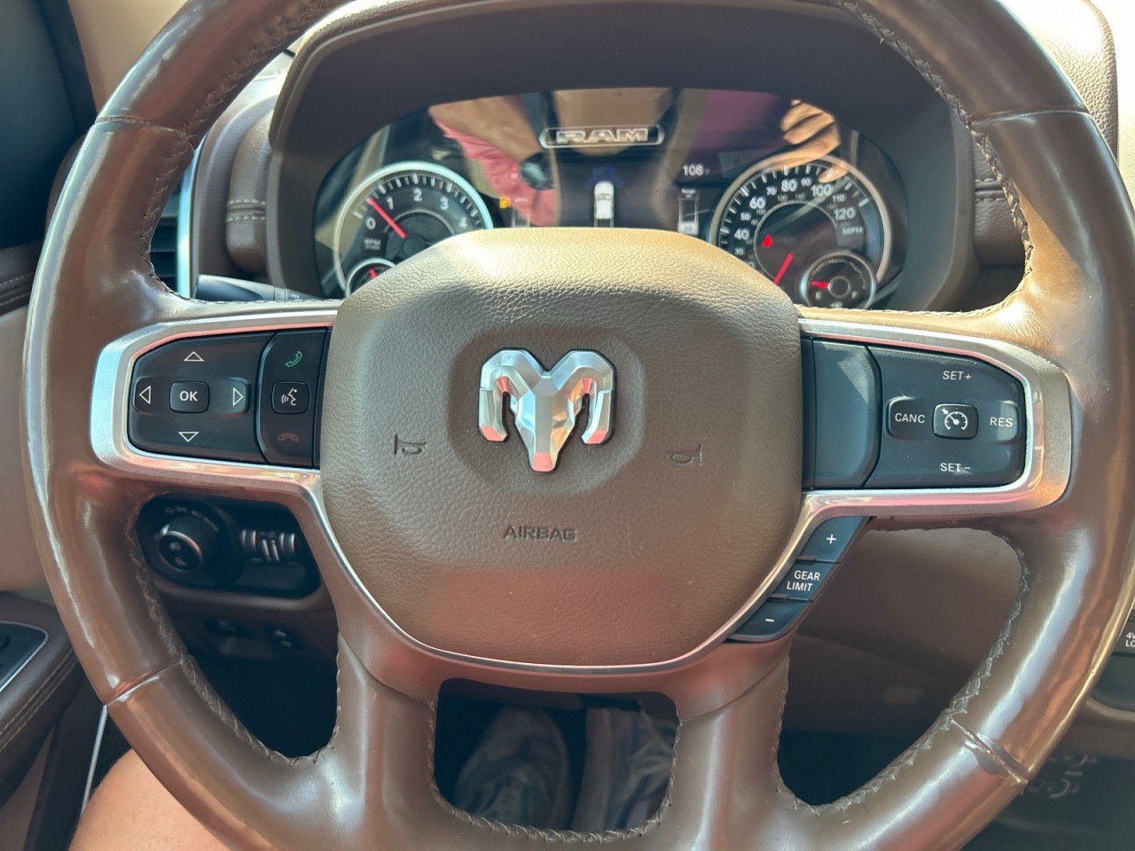 Used 2019 RAM 1500 Laramie AWD/4WD image 18
