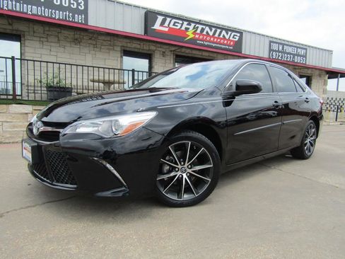 Used 2016 Toyota Camry XSE image 1