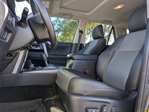 Used 2023 Toyota 4Runner SR5 Premium image 2