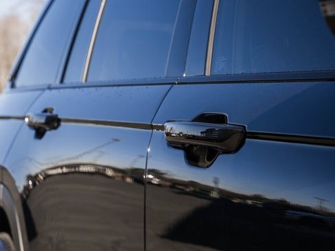 Used 2025 Jeep Grand Cherokee Altitude image 15