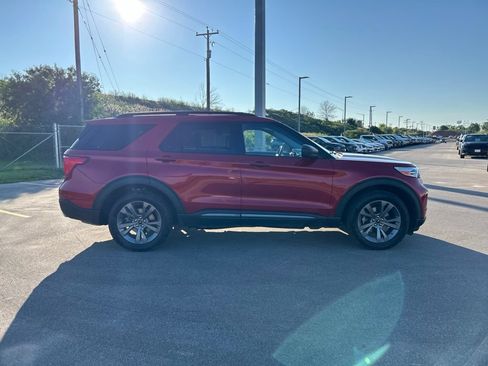Certified 2021 Ford Explorer XLT w/ Equipment Group 202A AWD/4WD image 6