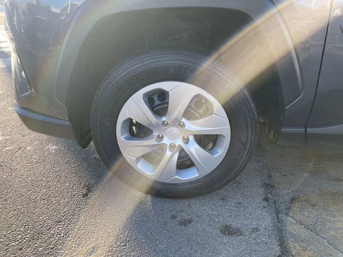 Used 2022 Toyota RAV4 LE image 9