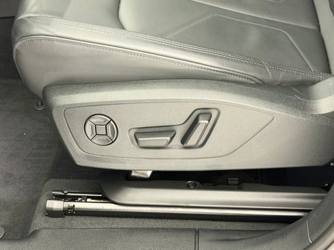 Certified 2025 Audi Q3 2.0T Premium image 14