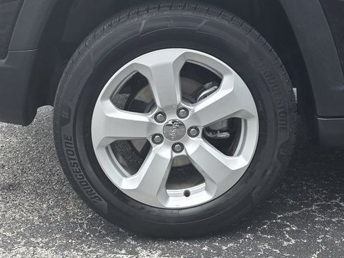Used 2018 Jeep Compass Latitude image 33
