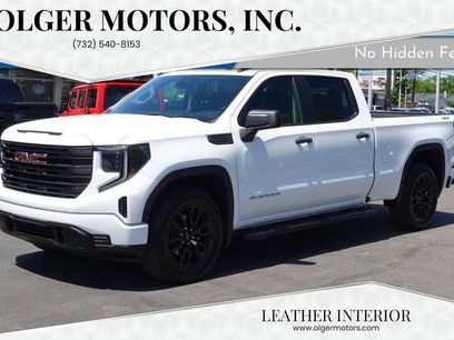 Used 2023 GMC Sierra 1500 Pro w/ Graphite Edition