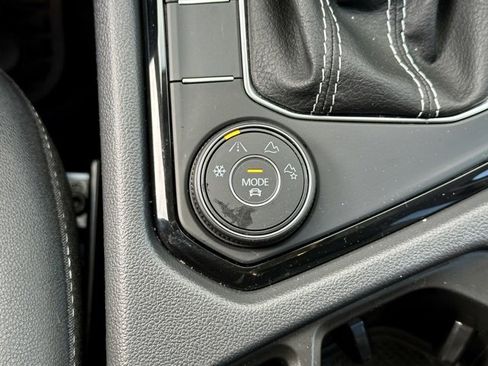 Certified 2024 Volkswagen Taos SE image 32