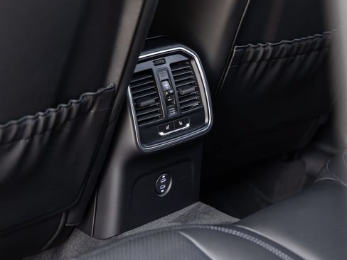 New 2026 Porsche Macan AWD/4WD image 36