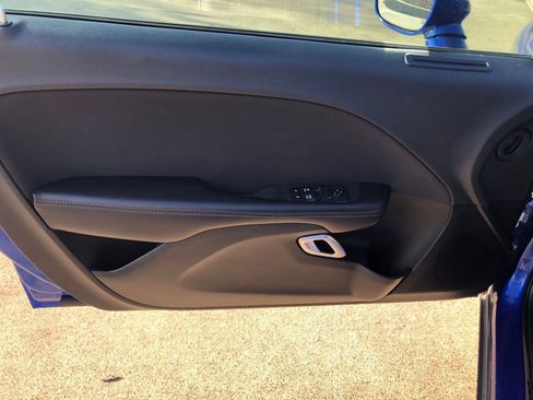Used 2018 Dodge Challenger SXT w/ Blacktop Package image 10