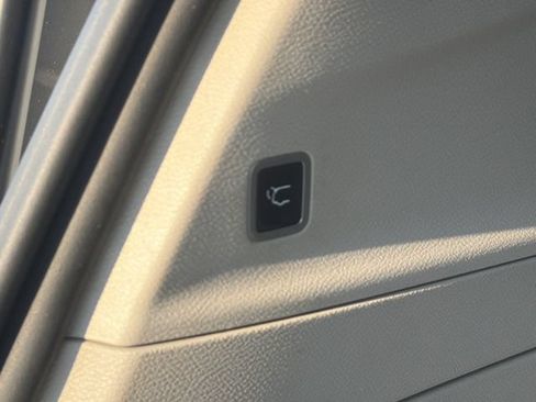 Used 2019 Chrysler Pacifica Limited FWD image 19