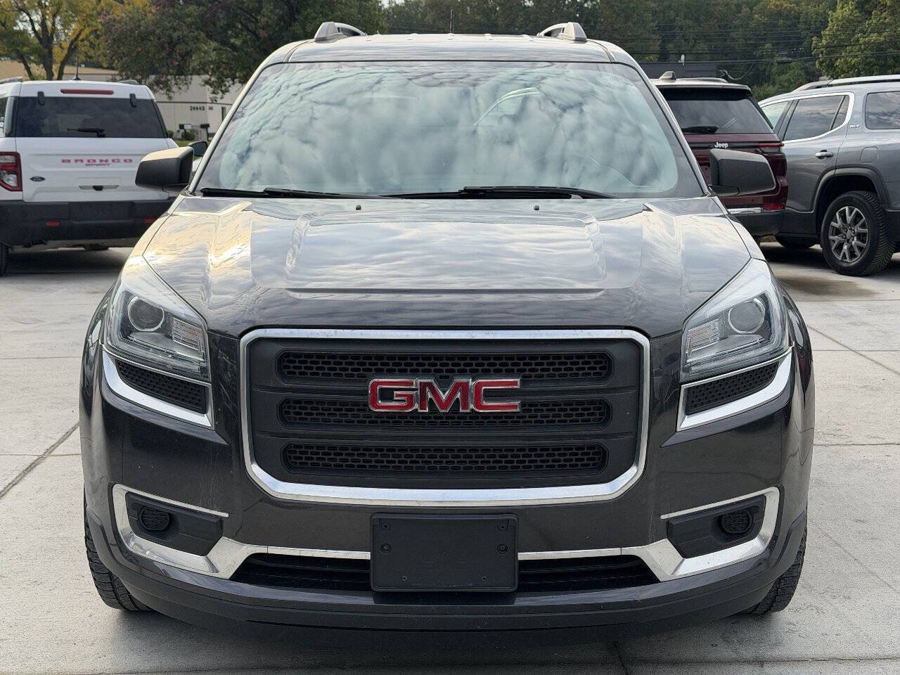 Used 2016 GMC Acadia SLE FWD image 3