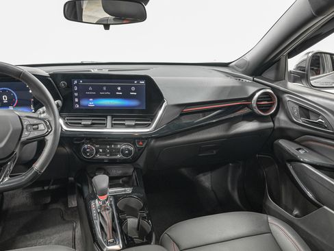 Used 2024 Chevrolet Trax RS w/ Sunroof Package FWD image 30