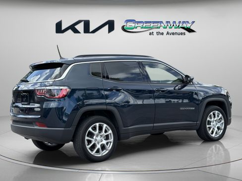 Used 2024 Jeep Compass Latitude AWD/4WD image 6