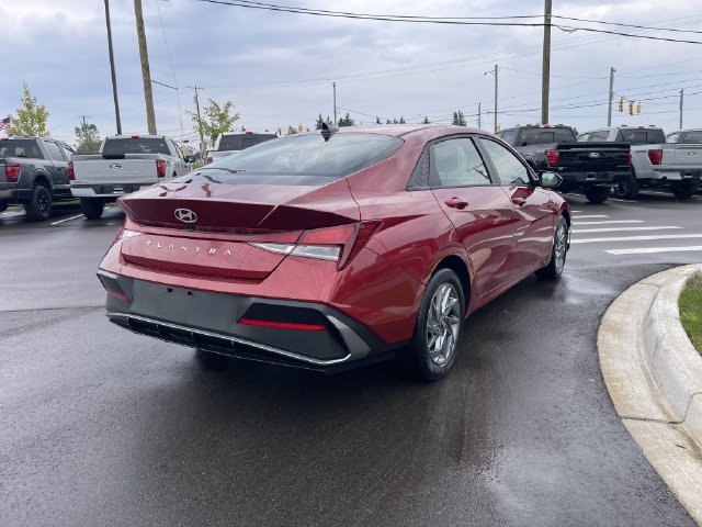 Used 2024 Hyundai Elantra SEL FWD image 5