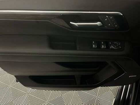 Used 2025 Chevrolet Suburban Premier image 21