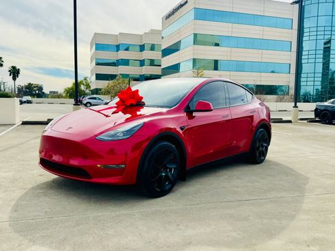 Used 2023 Tesla Model Y Long Range image 11