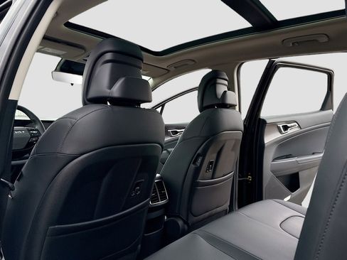 New 2026 Kia Sportage EX image 6