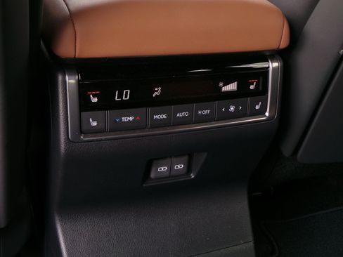 Used 2025 Lexus GX 550 w/ Cold Area Package AWD/4WD image 44
