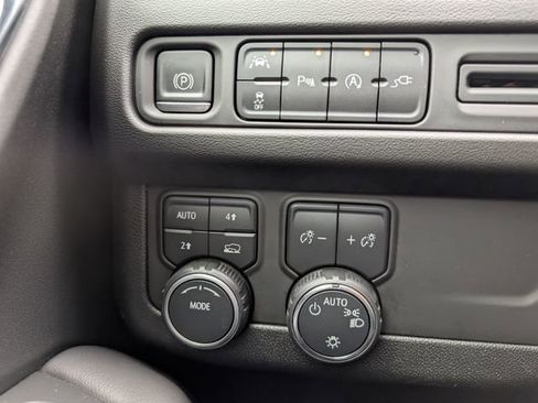 Used 2022 Chevrolet Suburban LT AWD/4WD image 24